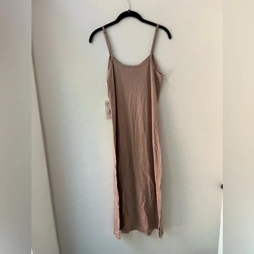 MATE THE LABEL TENCEL LOUNGE DRESS IN MUSHROOM M - Picture 3 of 4